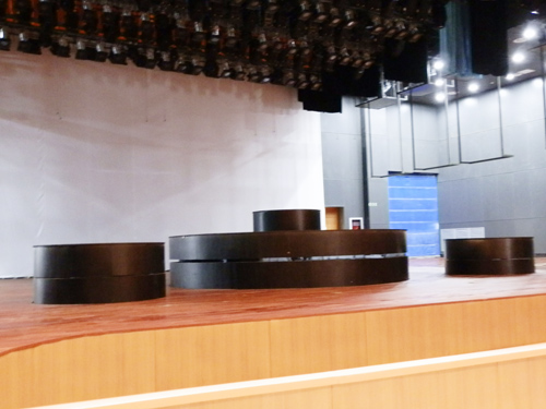 旋轉(zhuǎn)、升降舞臺